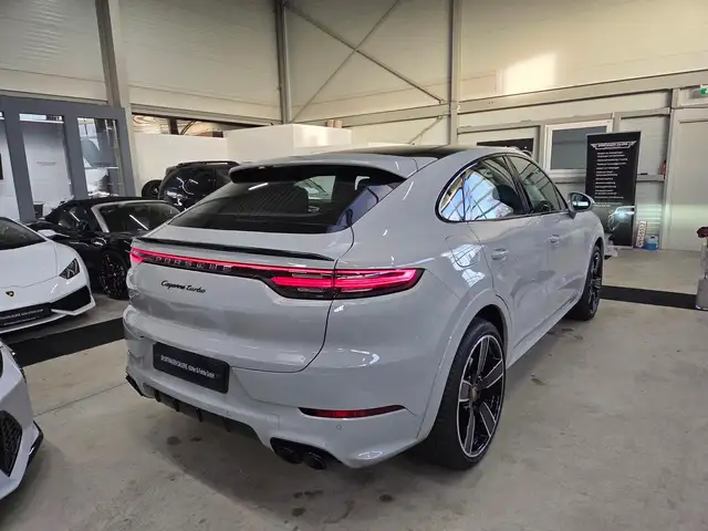 Porsche Cayenne view 11