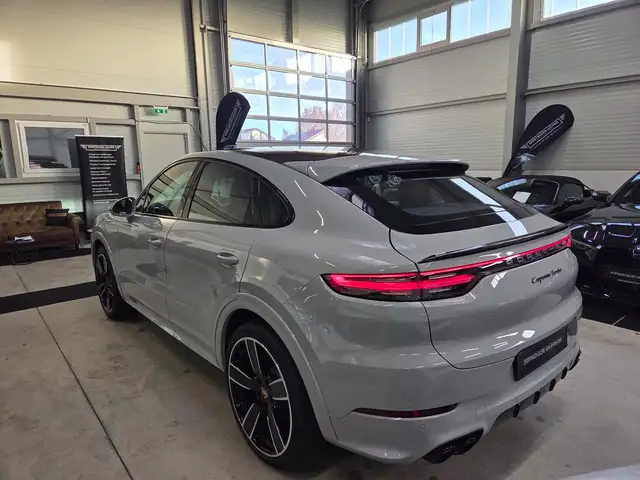 Porsche Cayenne view 13