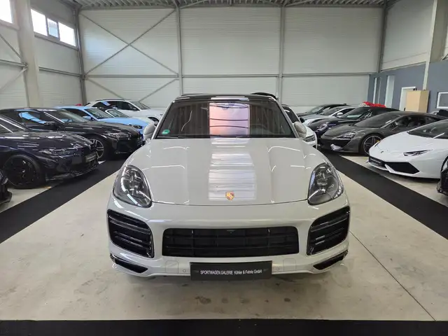 Porsche Cayenne view 3