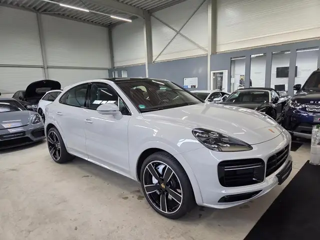 Porsche Cayenne view 8