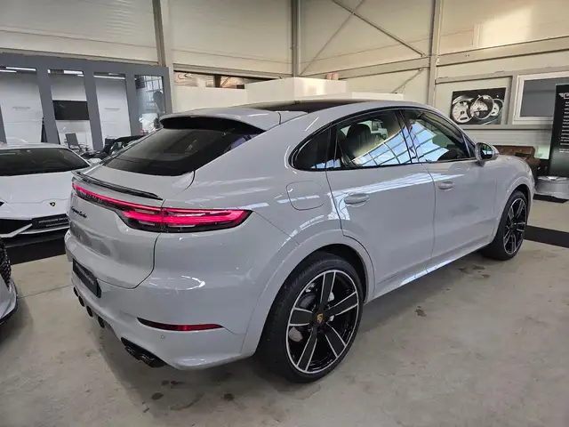 Porsche Cayenne view 10