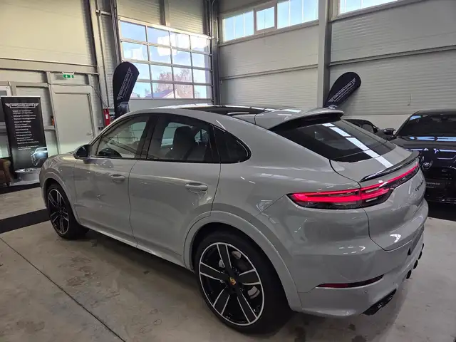Porsche Cayenne view 14