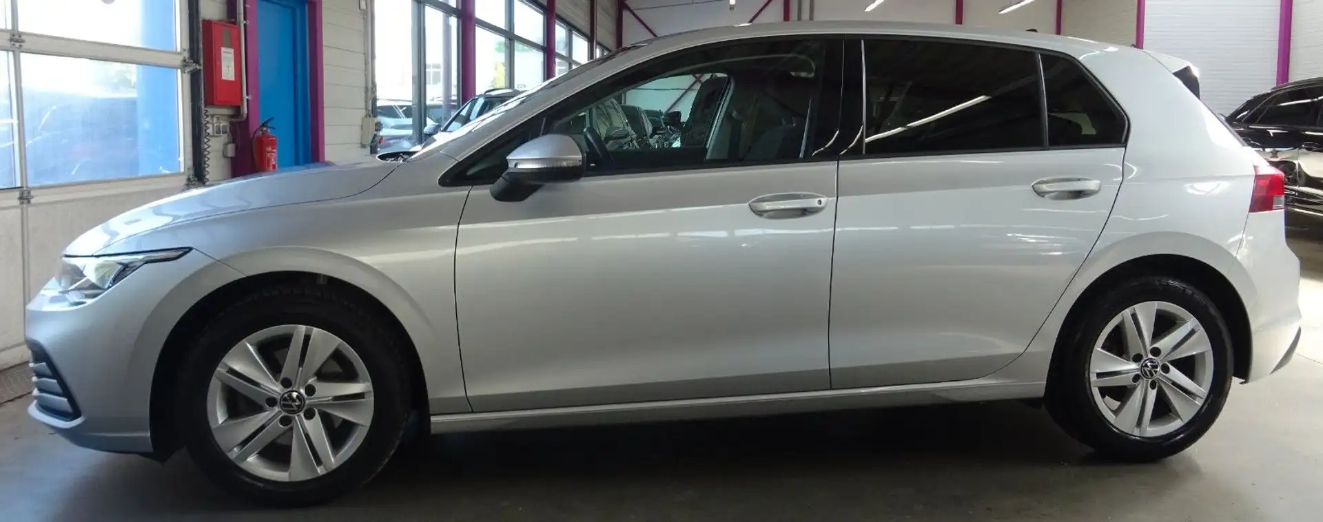 Volkswagen Golf 8 2.0 TDI Lim.Life*ACC*SHA*SH*FLA*NAVI* Silber - 2