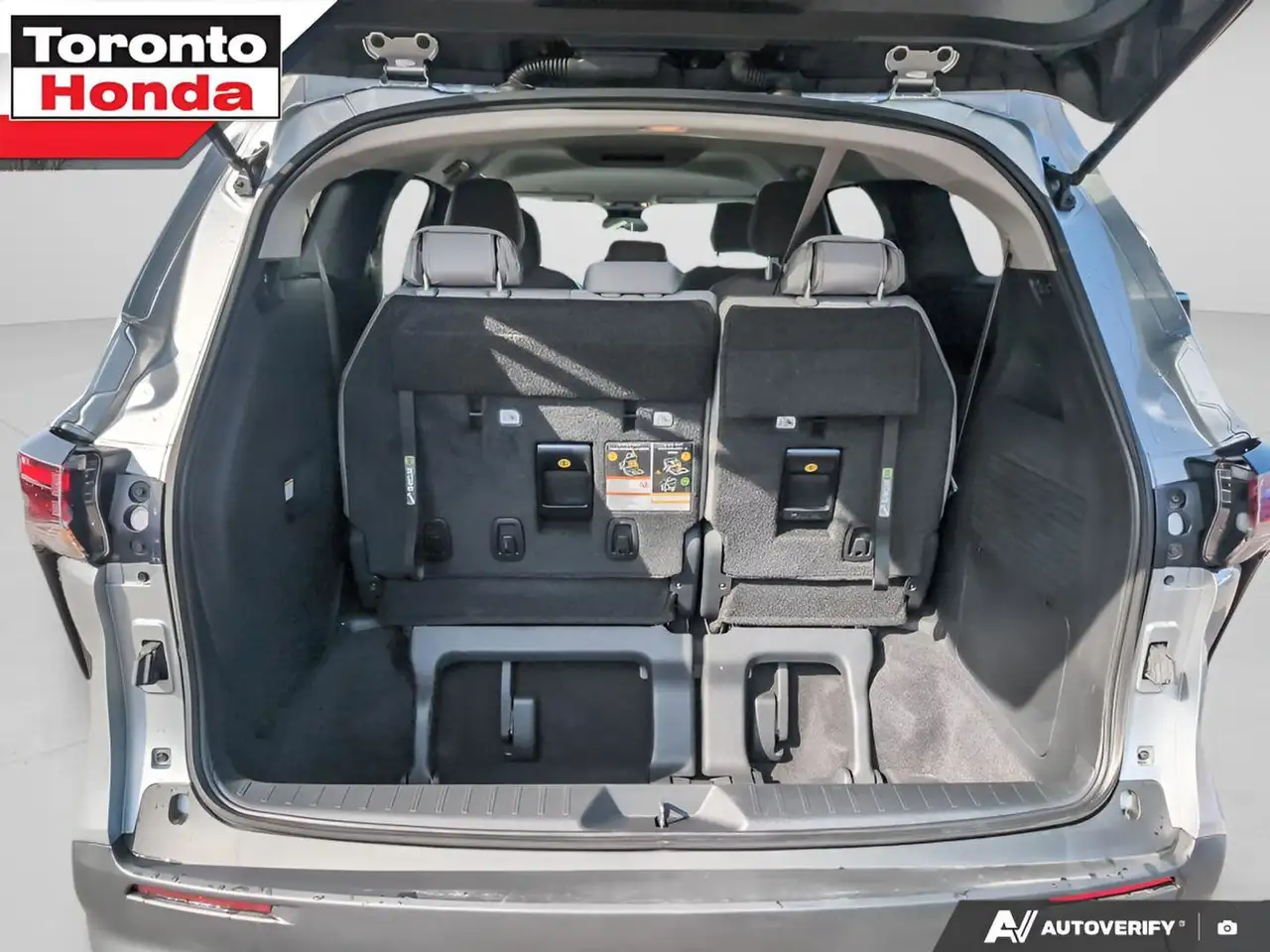 Toyota Sienna снимка Toyota Sienna