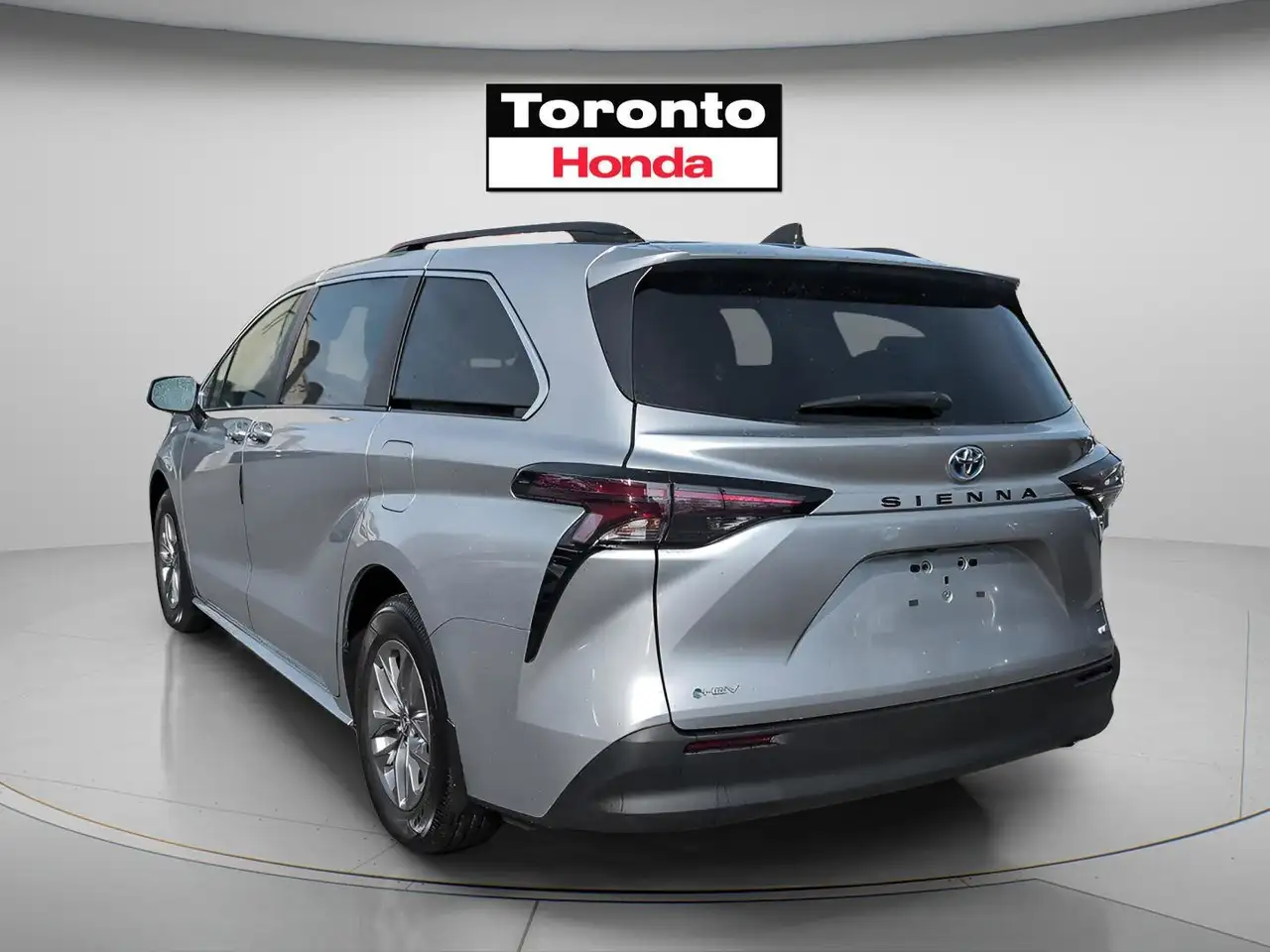 Toyota Sienna снимка Toyota Sienna