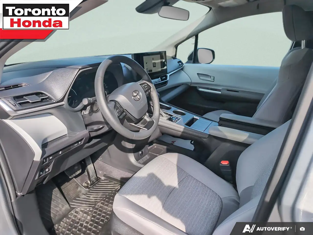 Toyota Sienna снимка Toyota Sienna