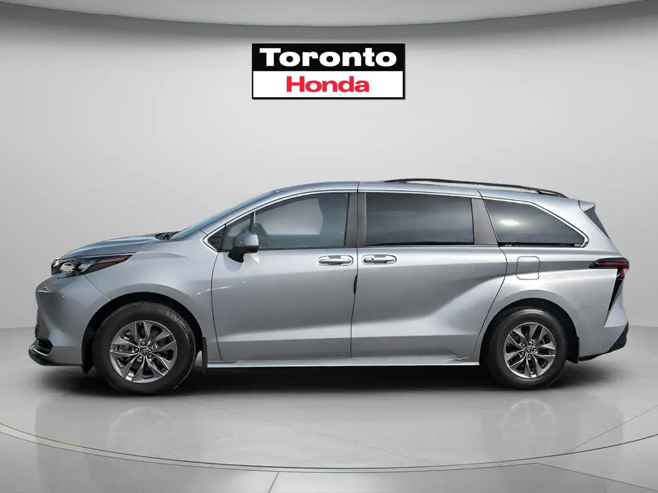 Toyota Sienna снимка Toyota Sienna