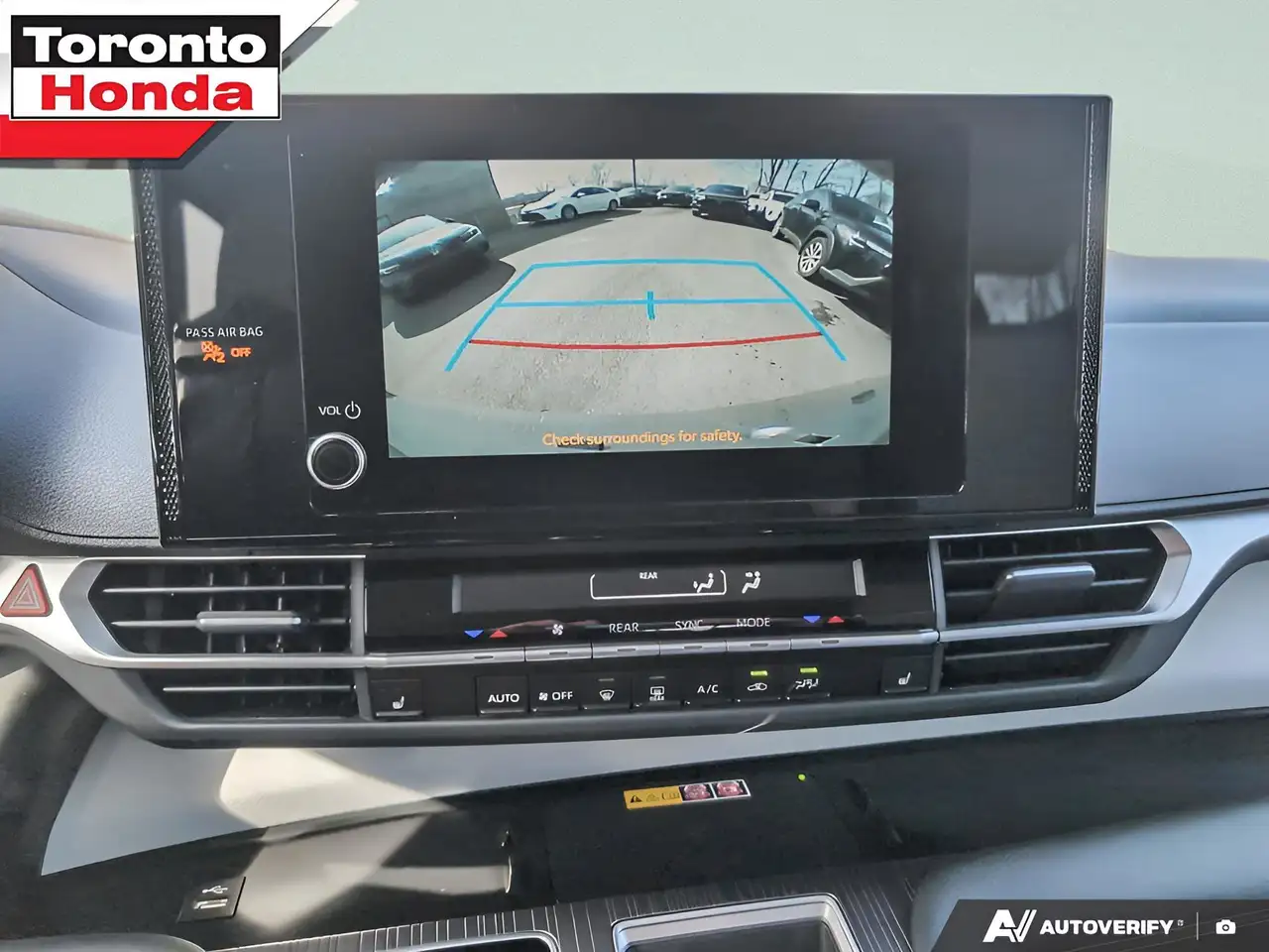 Toyota Sienna снимка Toyota Sienna