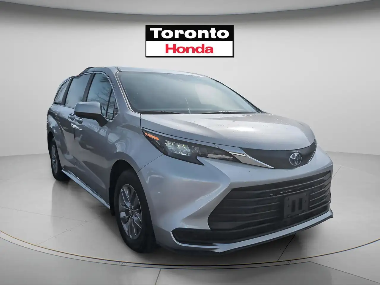 Toyota Sienna снимка Toyota Sienna