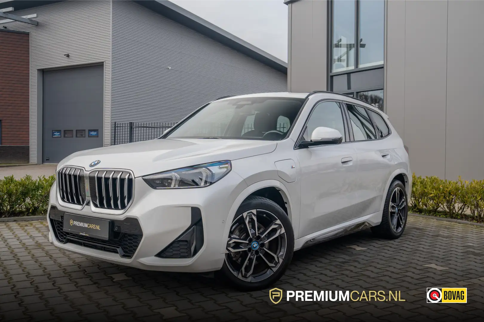 BMW X1 xDrive25e | M-sport | Panorama | HUD | 360 Wit - 1