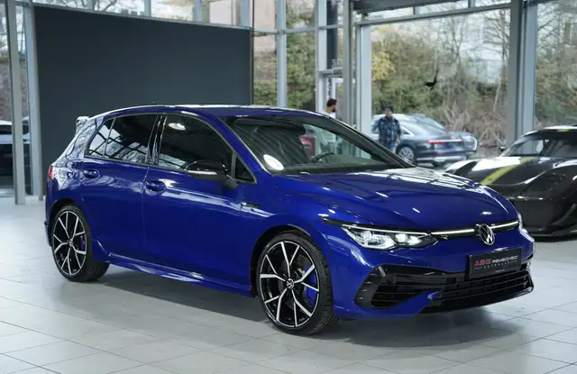Volkswagen Golf view 4