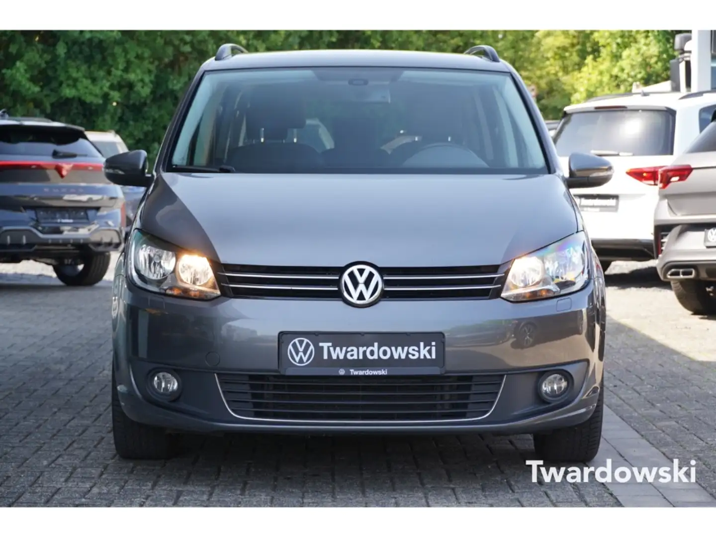 Volkswagen Touran Comfortline 1.6TDI NAVI AHK PDC SHZ KLIMA Grijs - 2