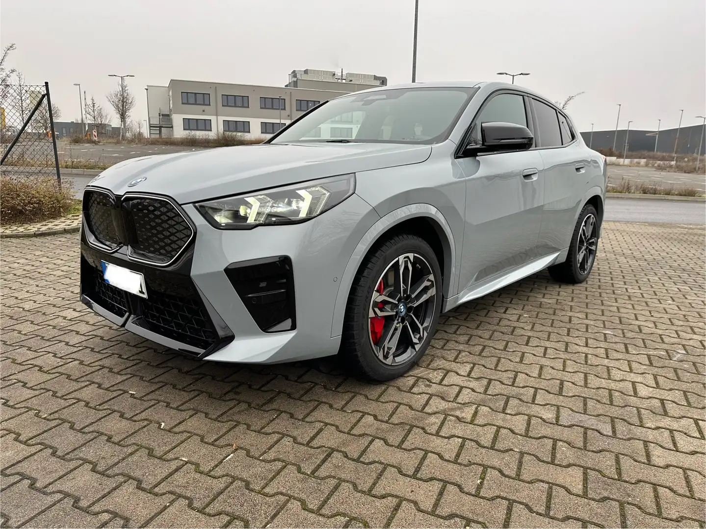 BMW iX2 iX2 xDrive30, leichter Heckschaden! Grau - 2