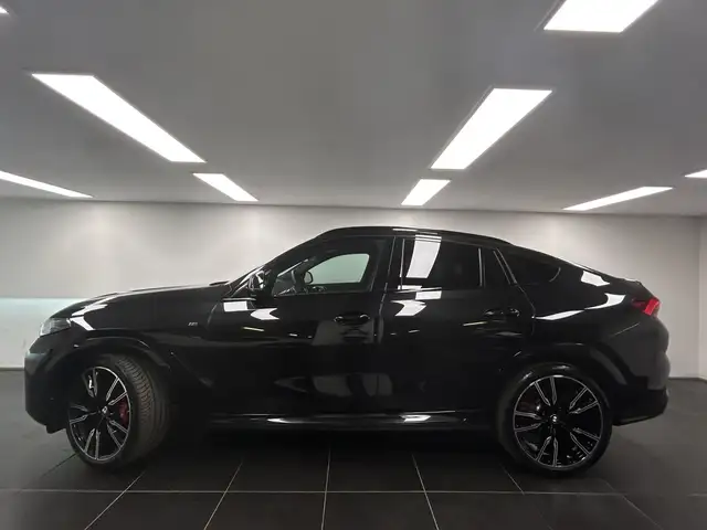 BMW X6 view 2