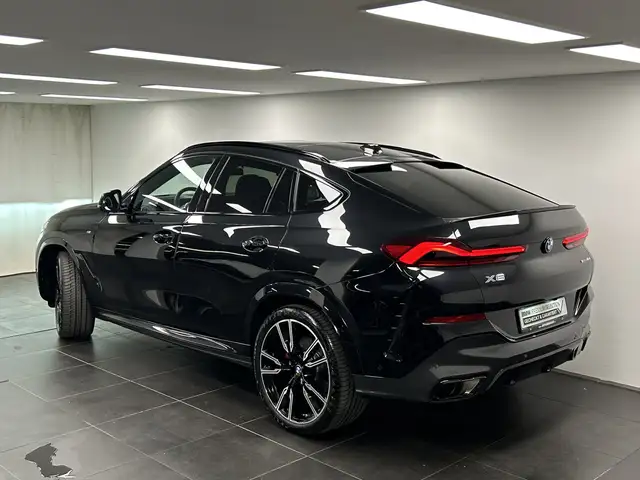 BMW X6 view 3