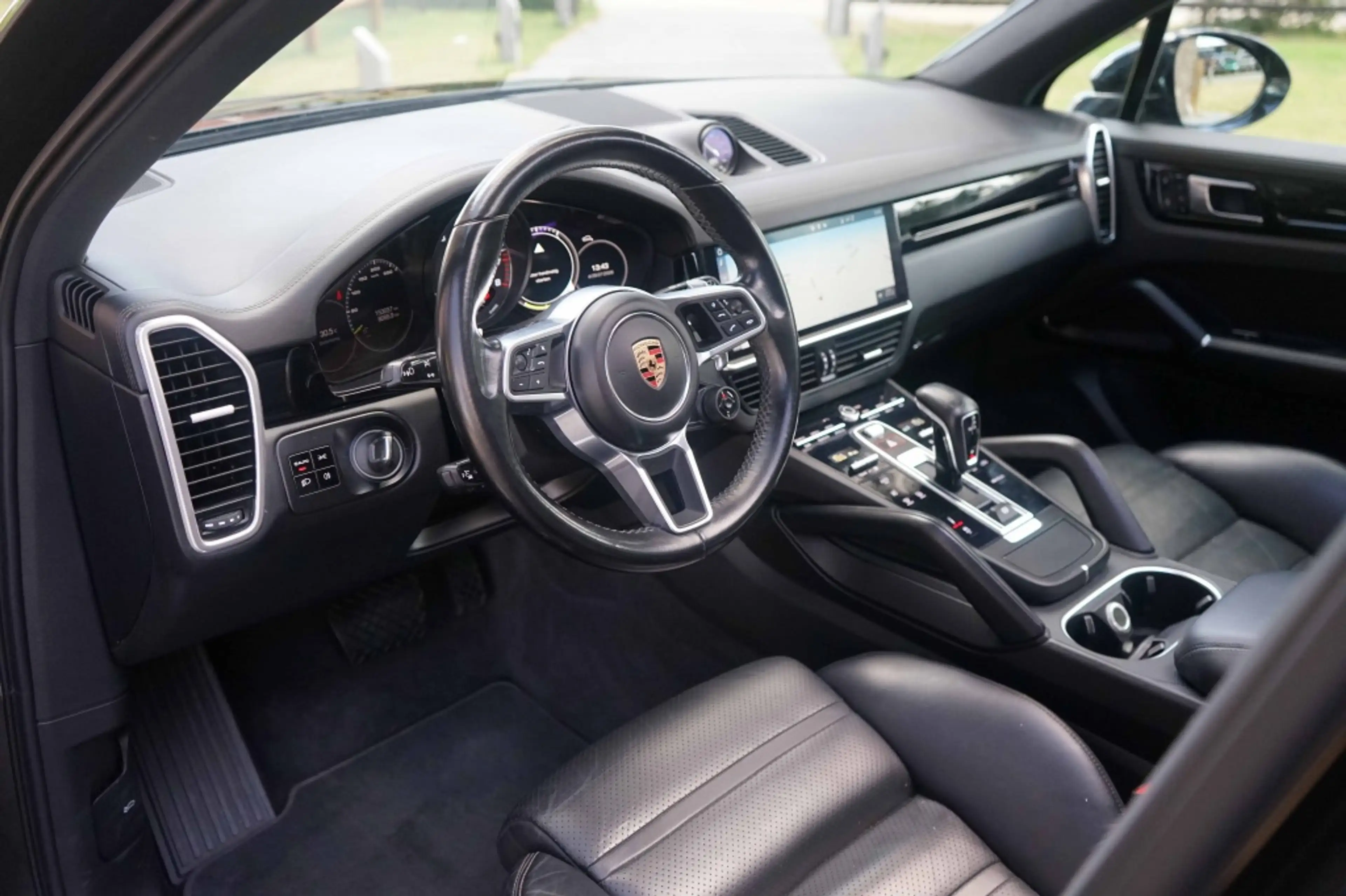 Porsche Cayenne 3.0 E-Hybrid V6 Pano/Bose/Sport-Chrono/360/trkhk — photo 12