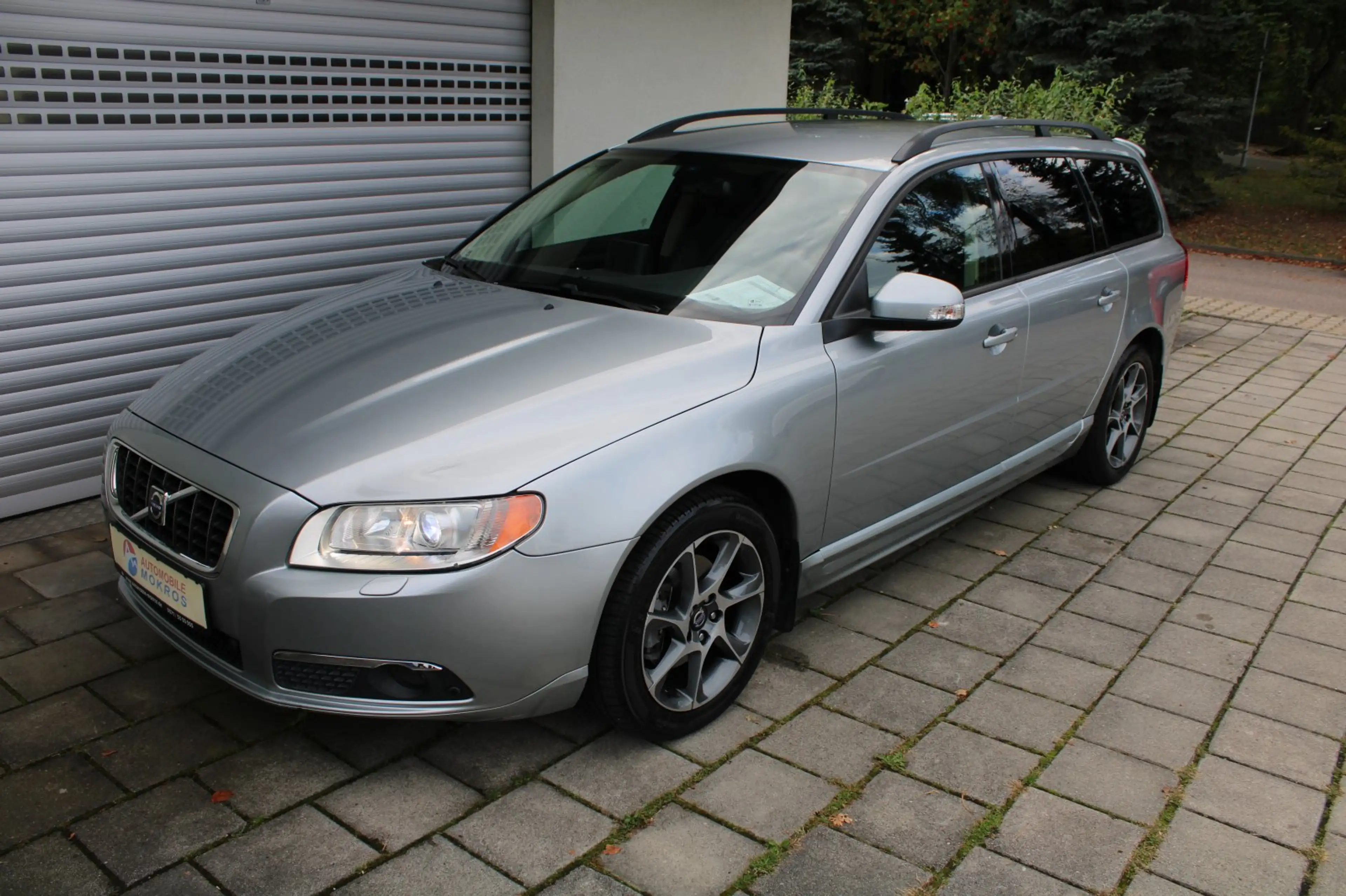 Volvo V70 2.0 Flexi Fuel Momentum BiXenon Navigation Leder A — photo 3