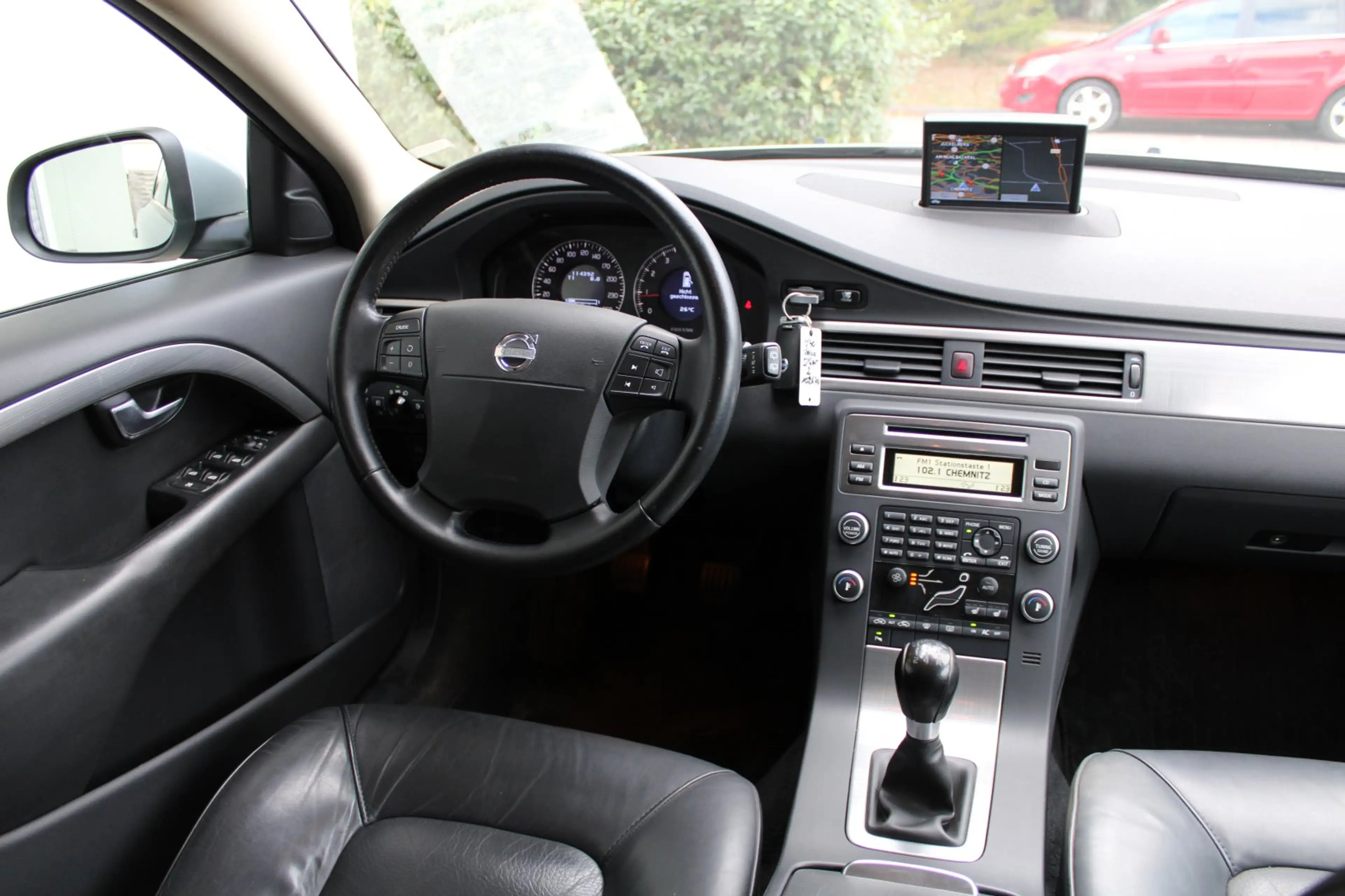 Volvo V70 2.0 Flexi Fuel Momentum BiXenon Navigation Leder A — photo 7
