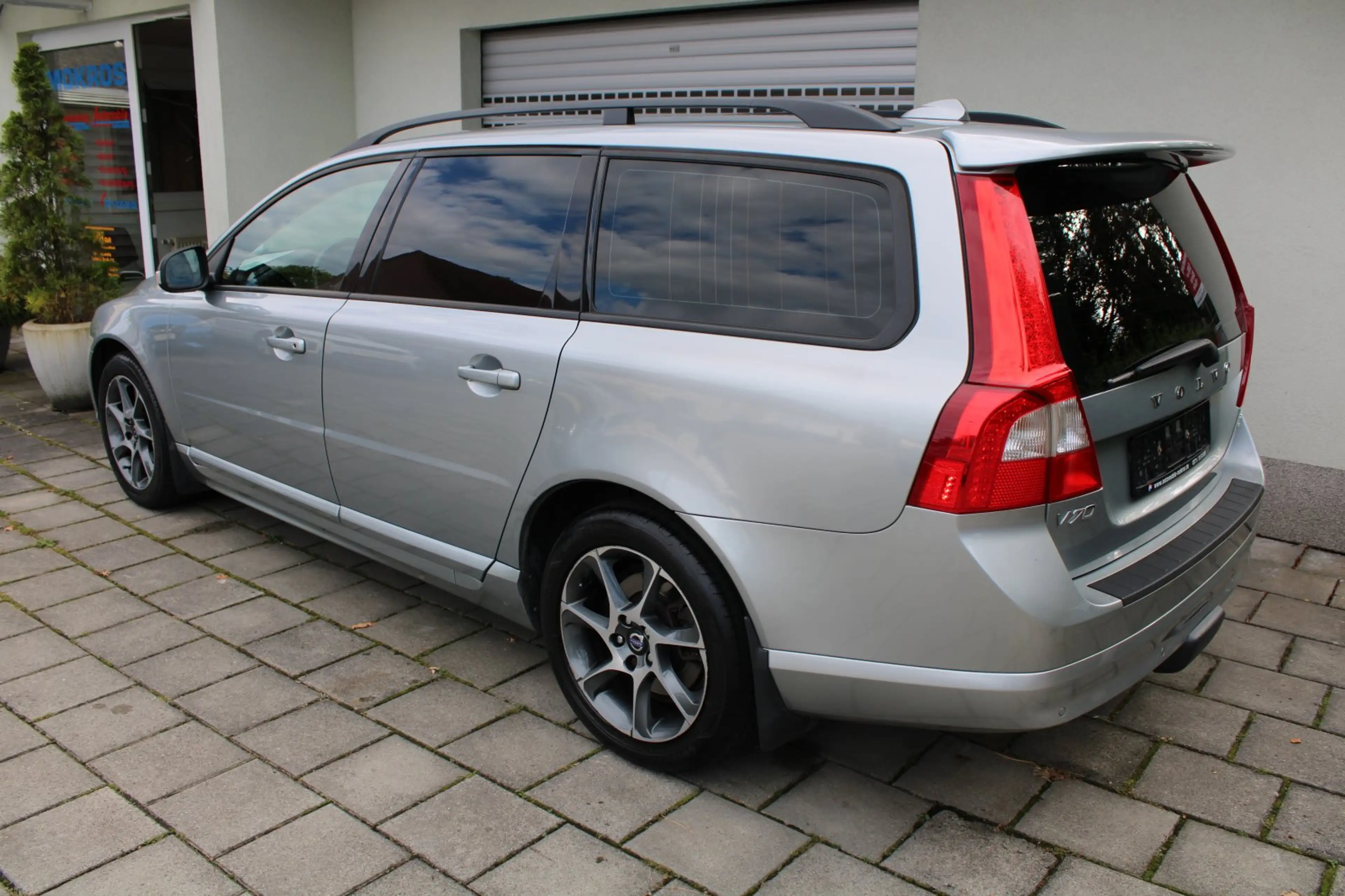 Volvo V70 2.0 Flexi Fuel Momentum BiXenon Navigation Leder A — photo 4