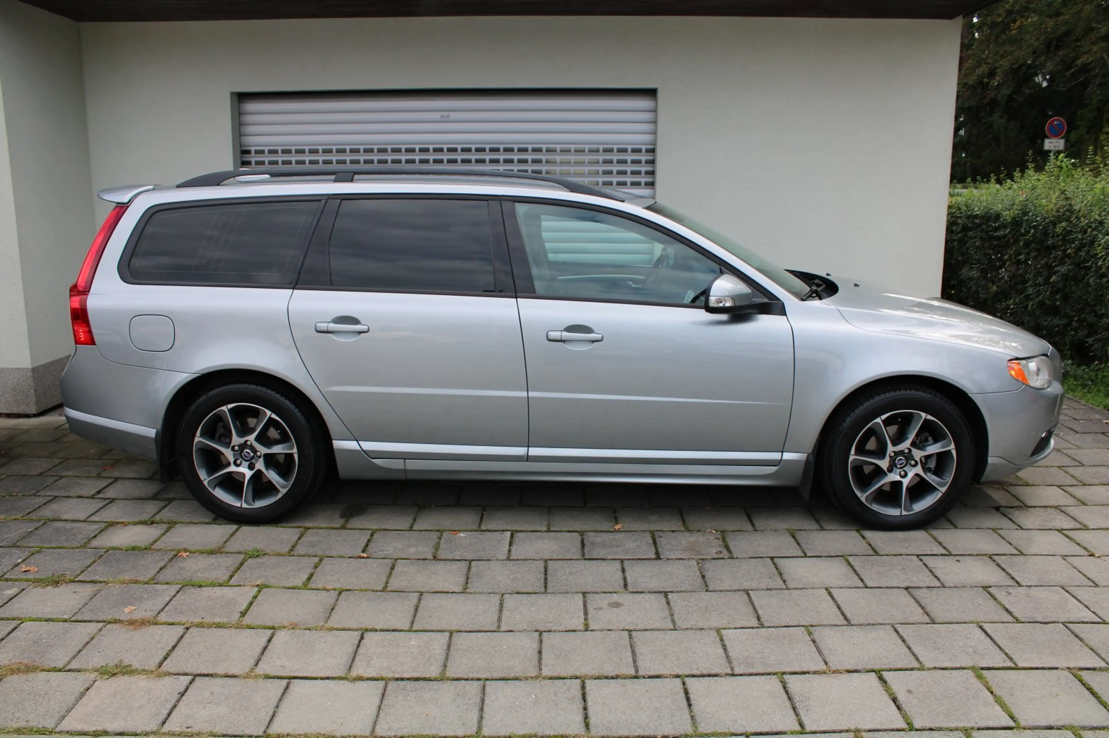 Volvo V70 2.0 Flexi Fuel Momentum BiXenon Navigation Leder A — photo 14