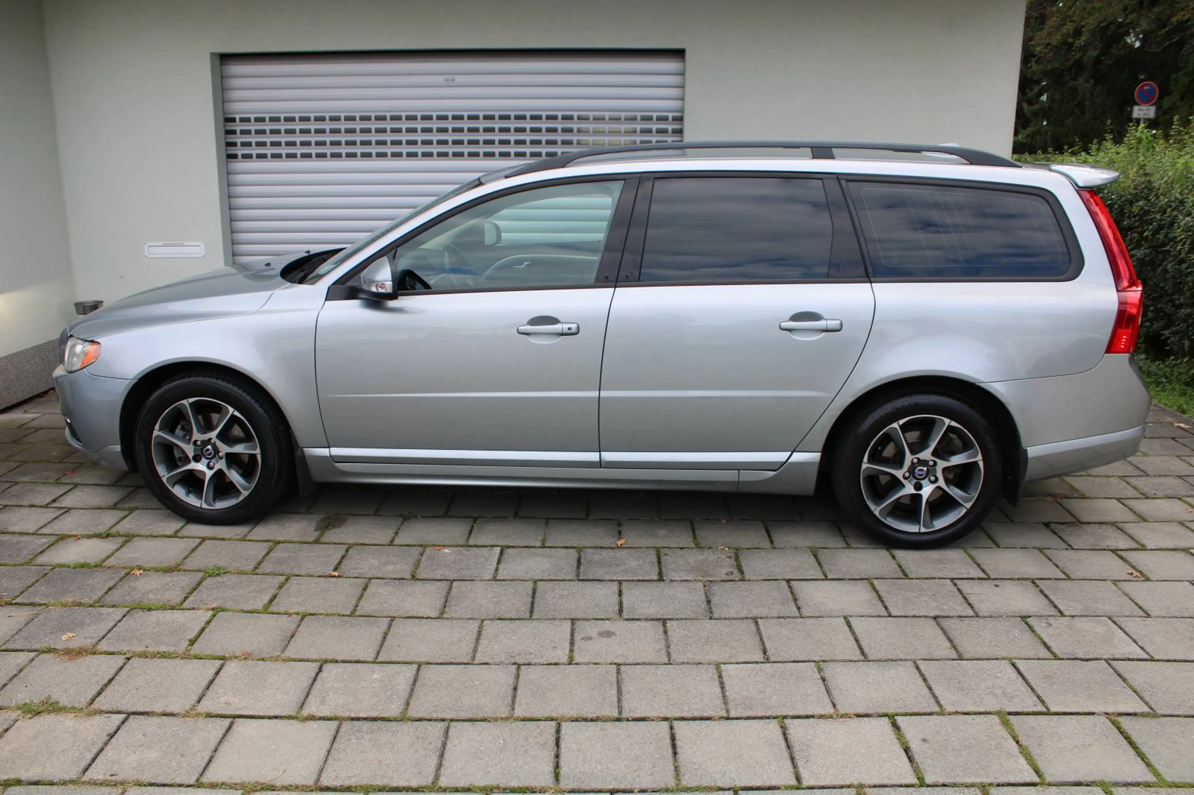 Volvo V70 2.0 Flexi Fuel Momentum BiXenon Navigation Leder A — photo 12