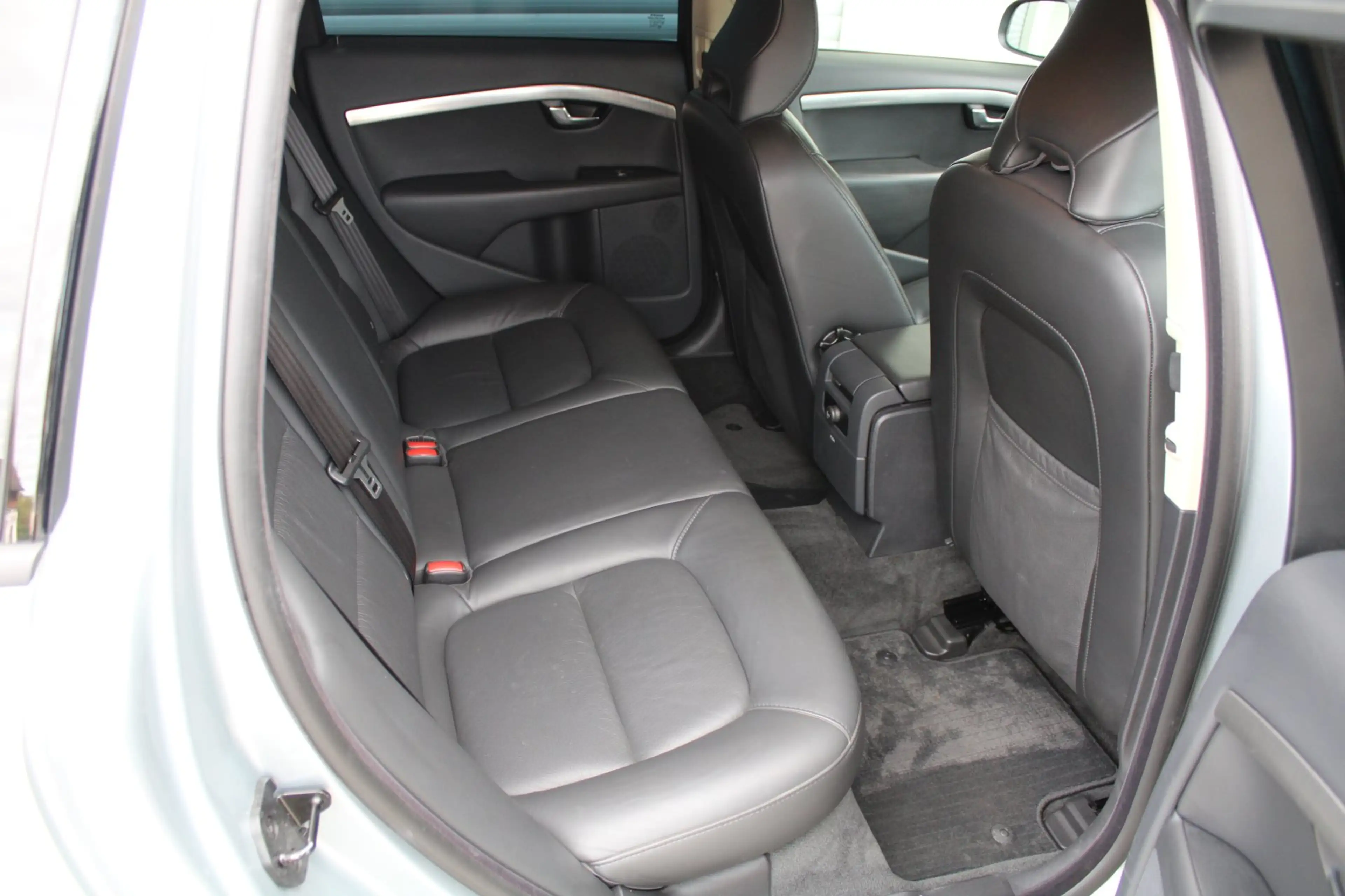 Volvo V70 2.0 Flexi Fuel Momentum BiXenon Navigation Leder A — photo 15