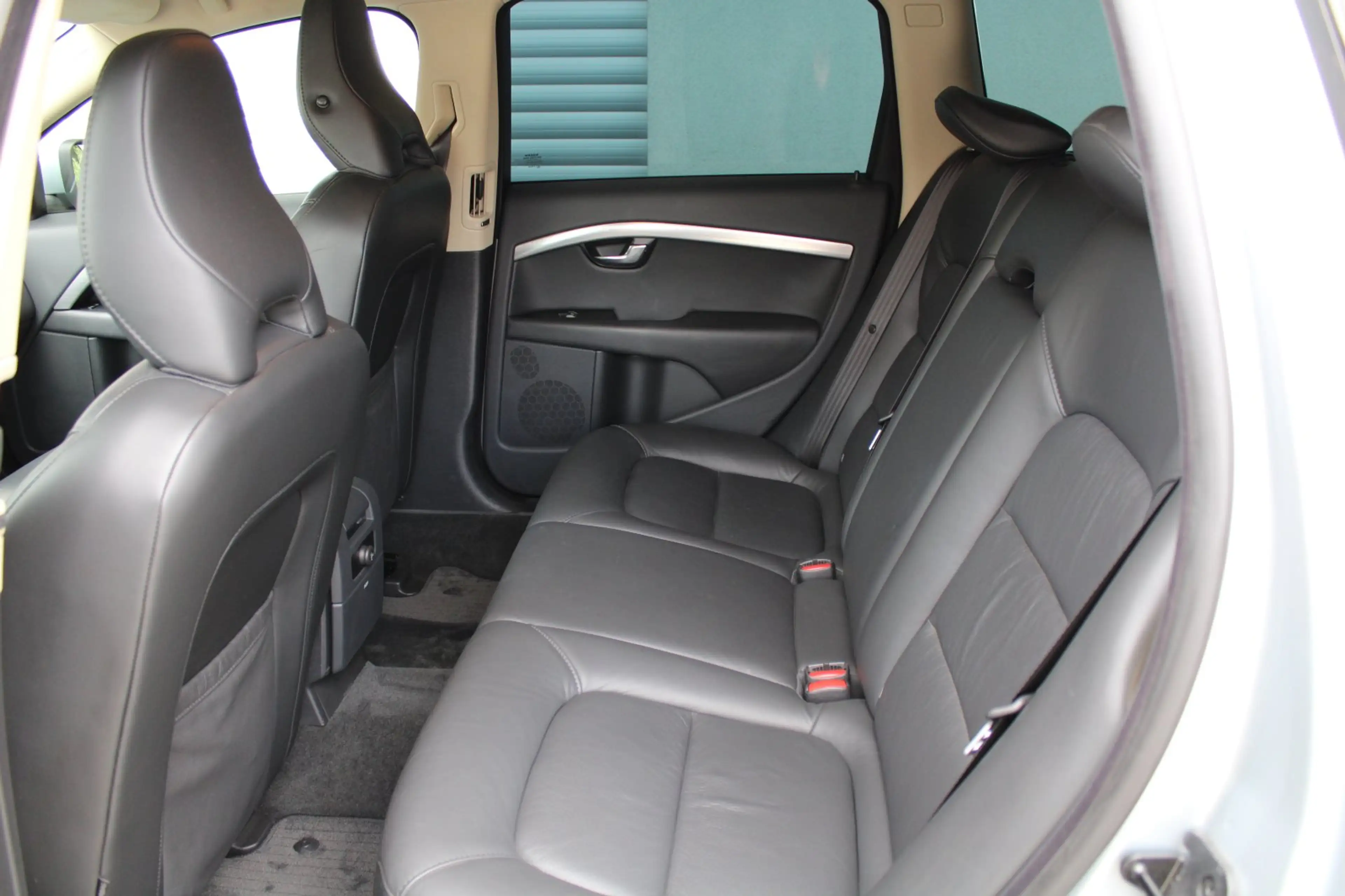 Volvo V70 2.0 Flexi Fuel Momentum BiXenon Navigation Leder A — photo 13