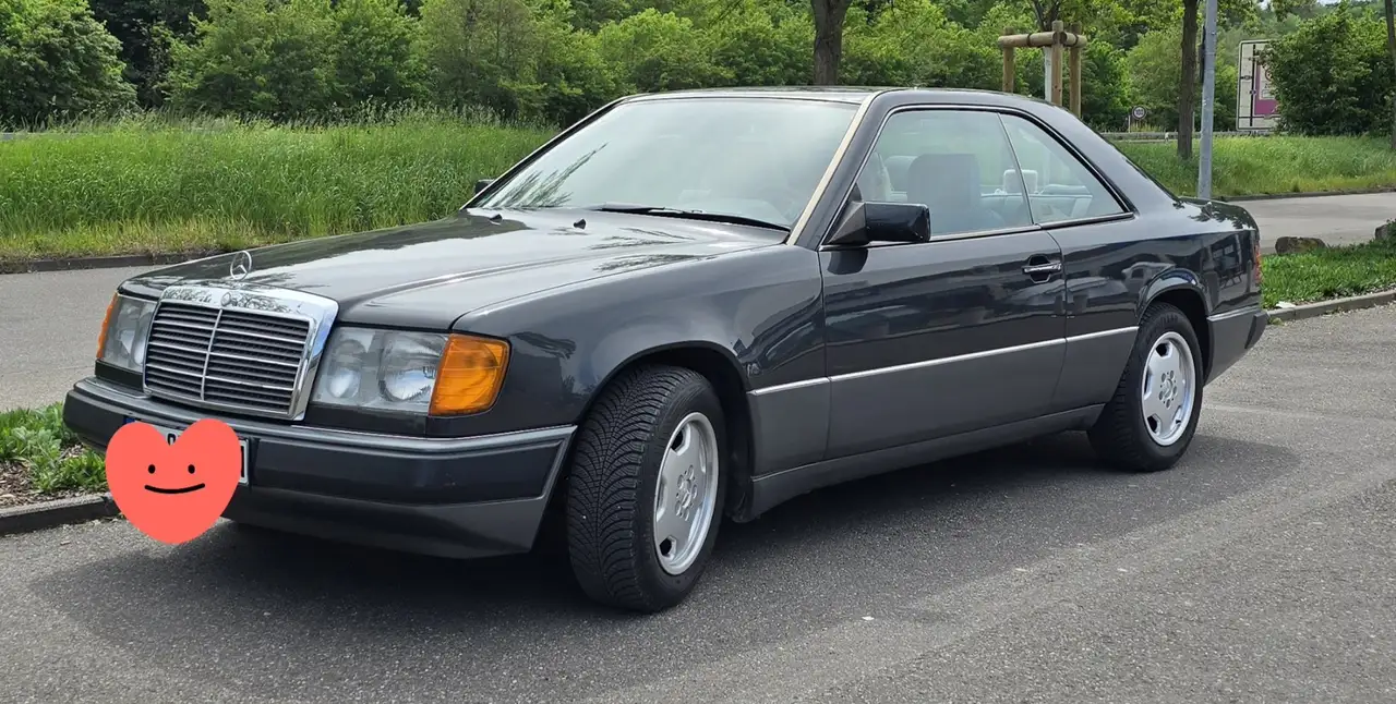 Mercedes-Benz 230, foto 1