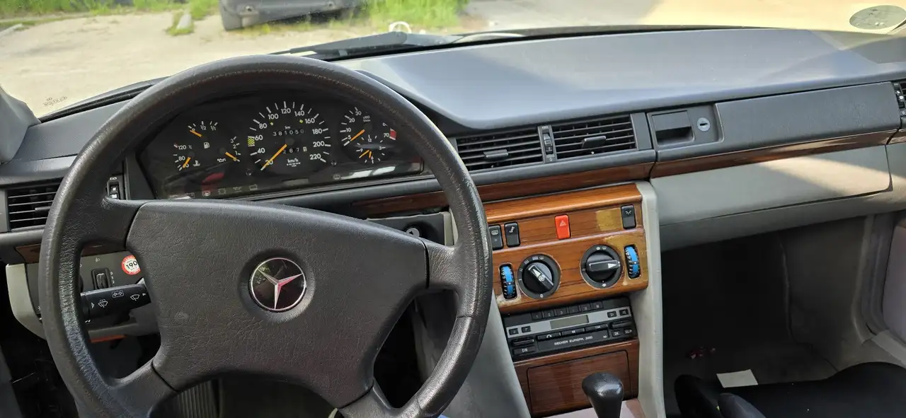 Mercedes-Benz 230, foto 8