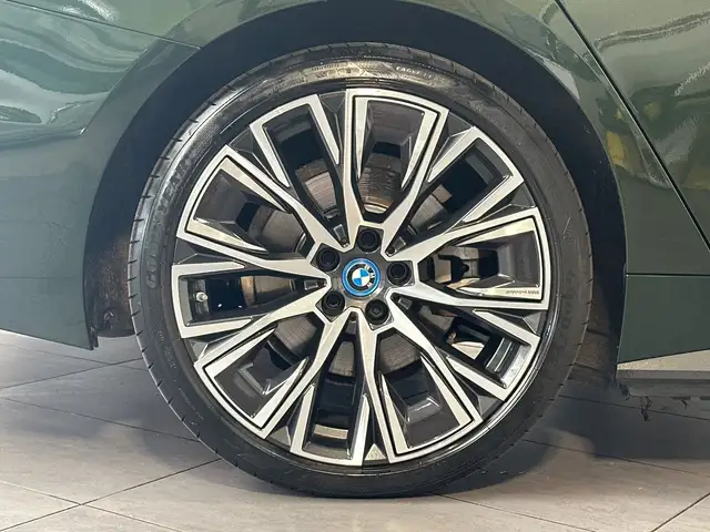 BMW I4 view 3