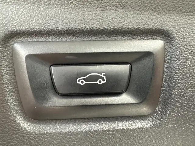 BMW I4 view 9
