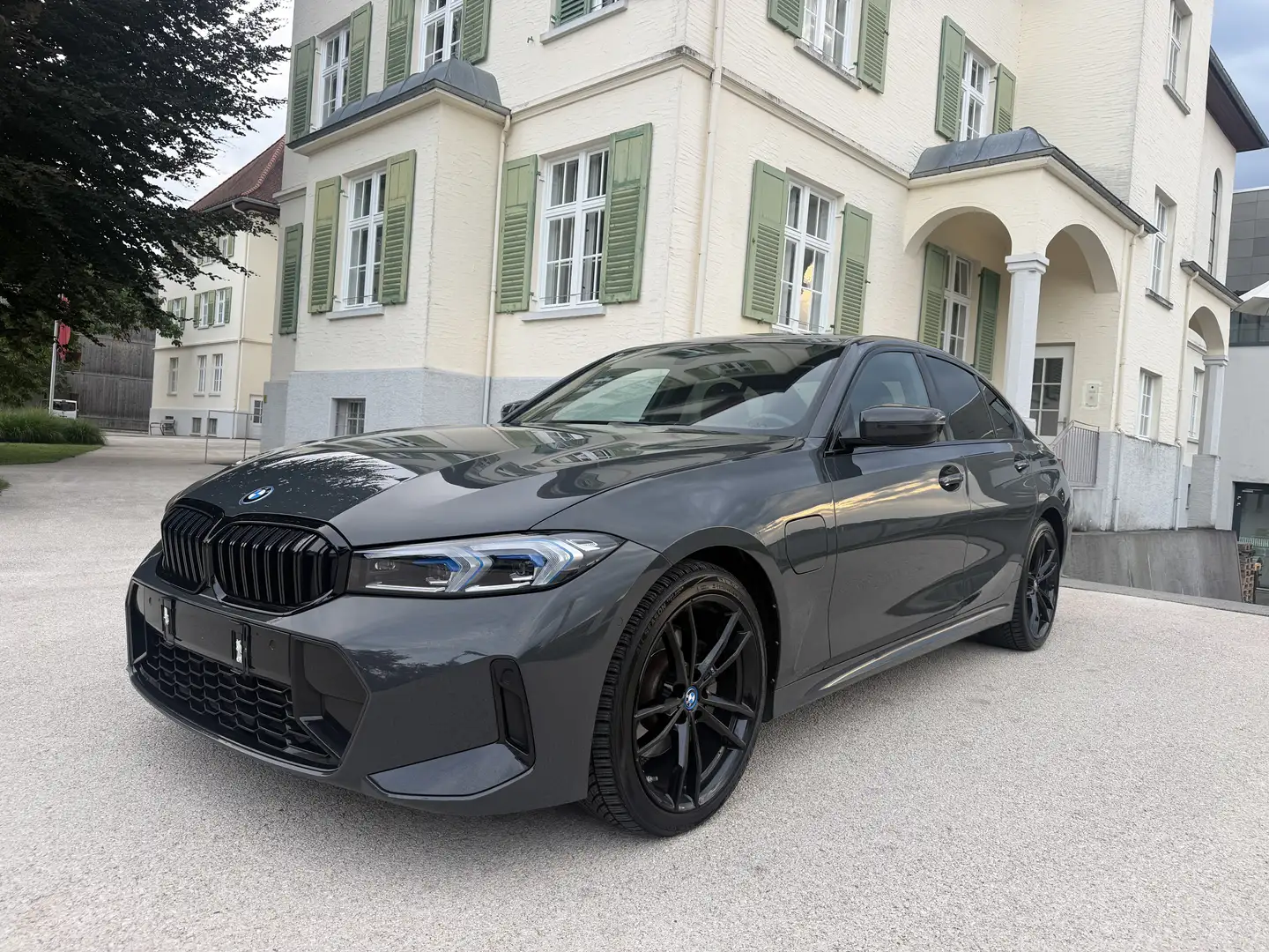 BMW 320 320e PHEV Aut. Grau - 1