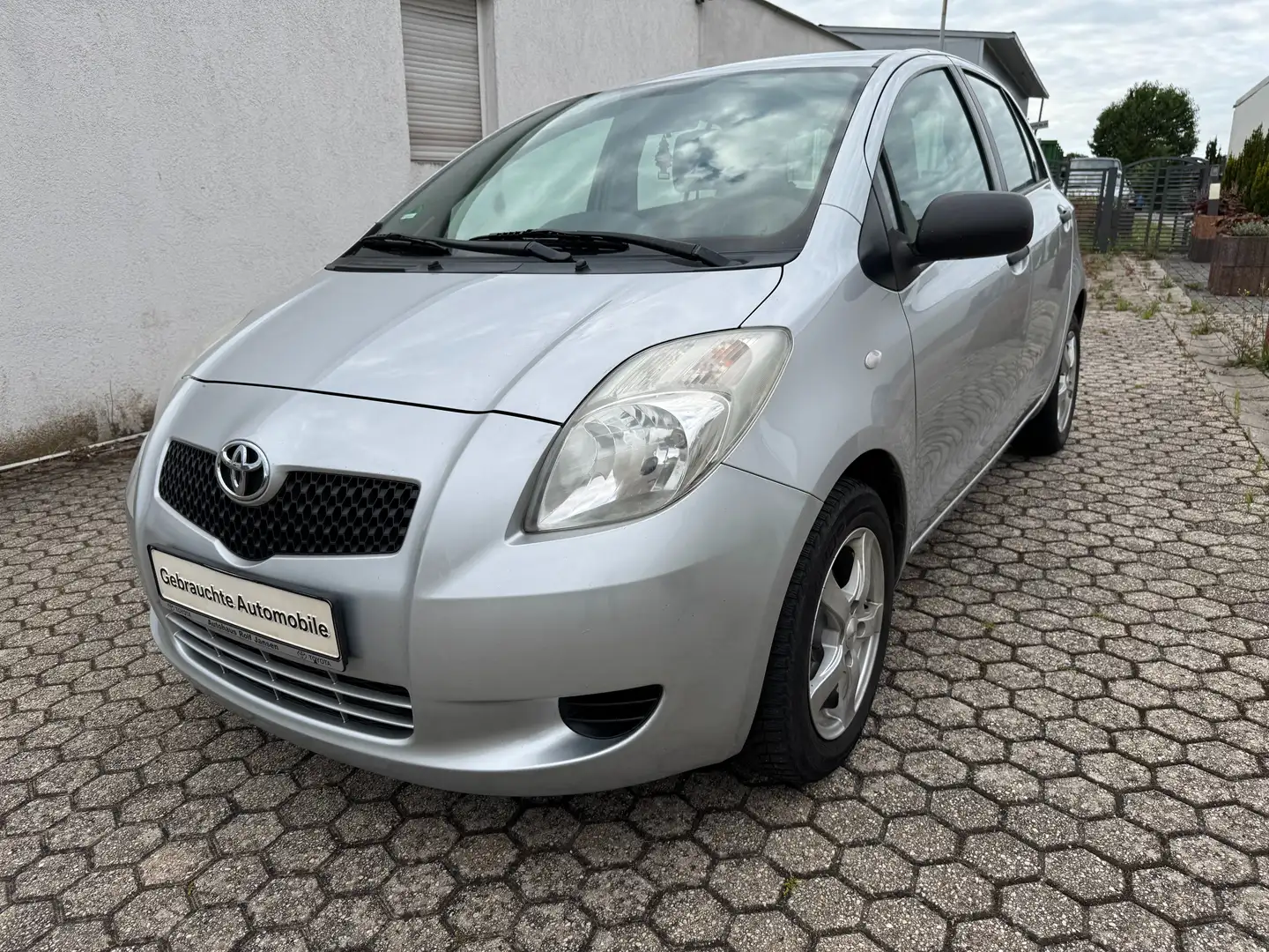 Toyota Yaris 1.3 VVT-i Luna*Klima*TÜV Neue Silber - 1