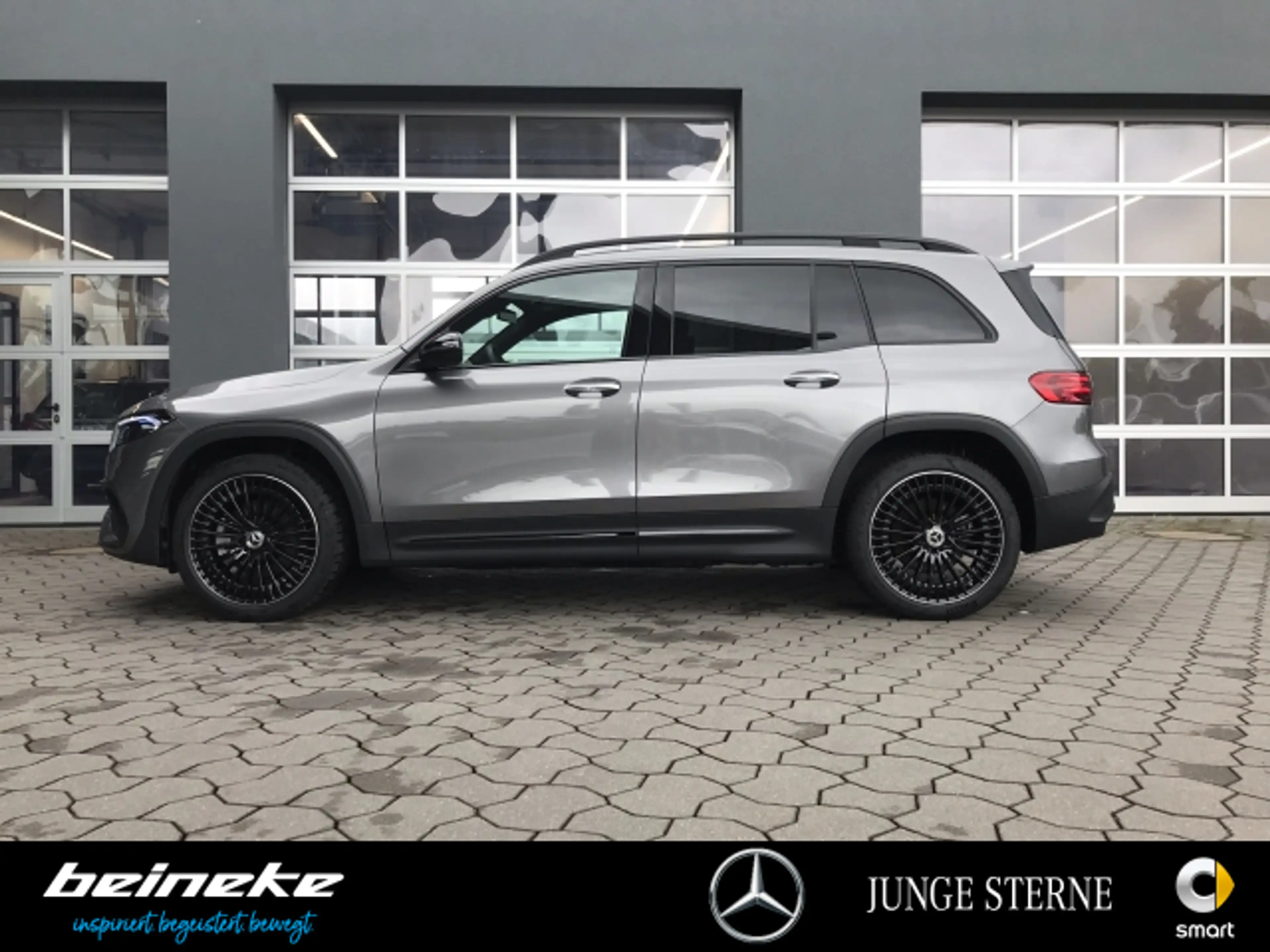 Mercedes-Benz EQB 350 EQB 350 4MATIC AMG plus Pano Night 360° Memory — photo 3