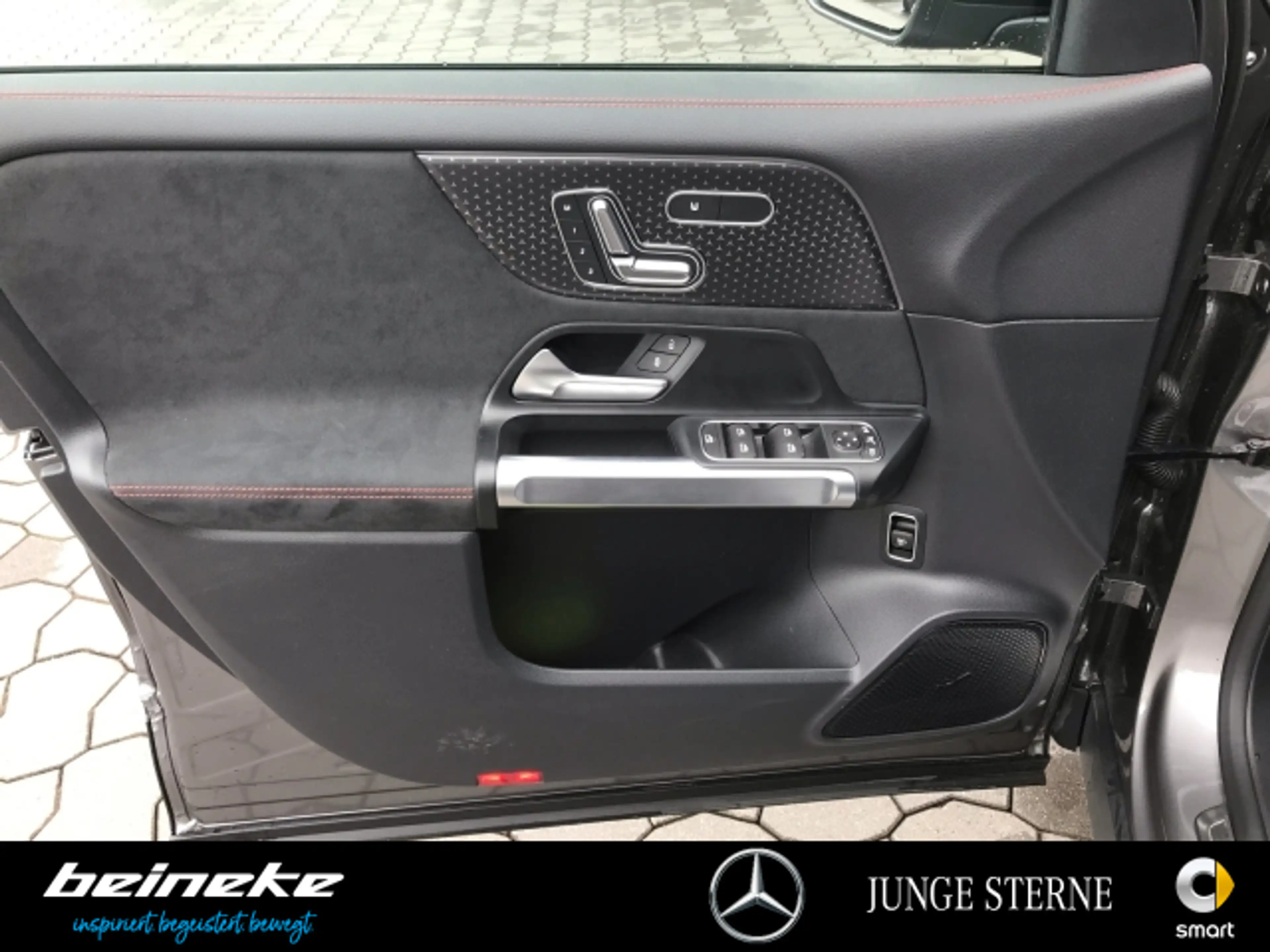 Mercedes-Benz EQB 350 EQB 350 4MATIC AMG plus Pano Night 360° Memory — photo 15