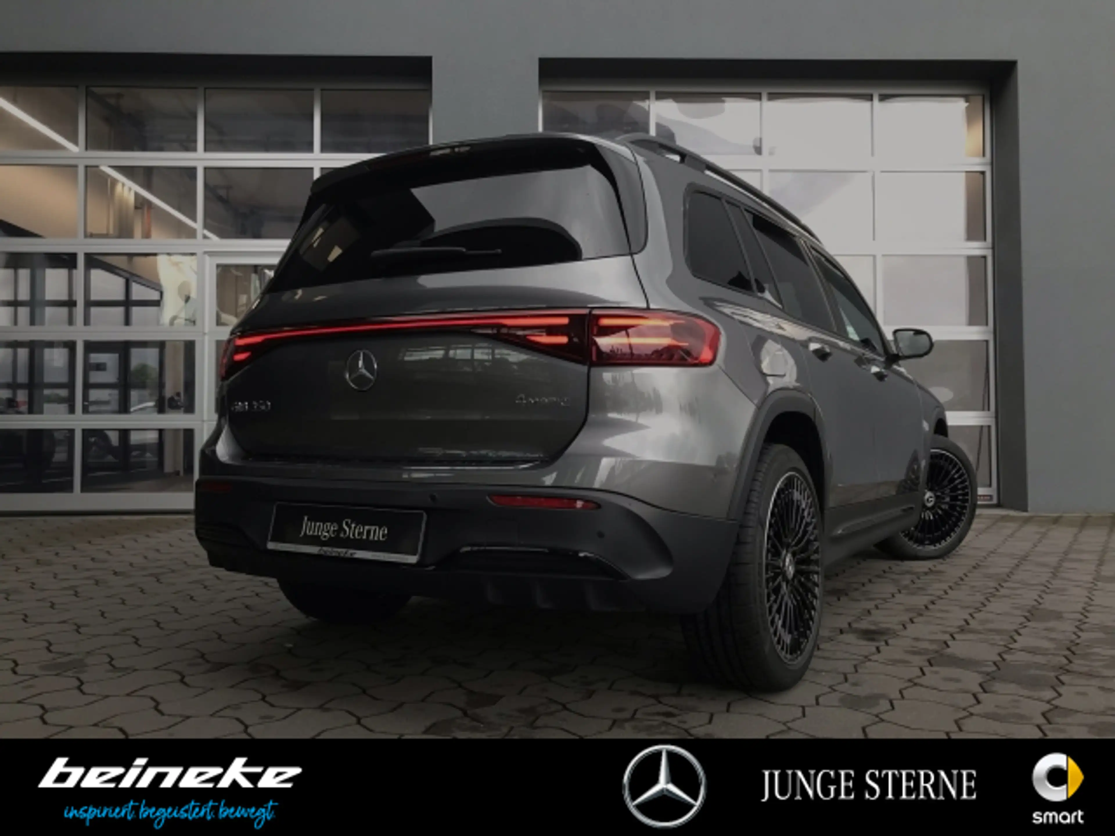 Mercedes-Benz EQB 350 EQB 350 4MATIC AMG plus Pano Night 360° Memory — photo 4