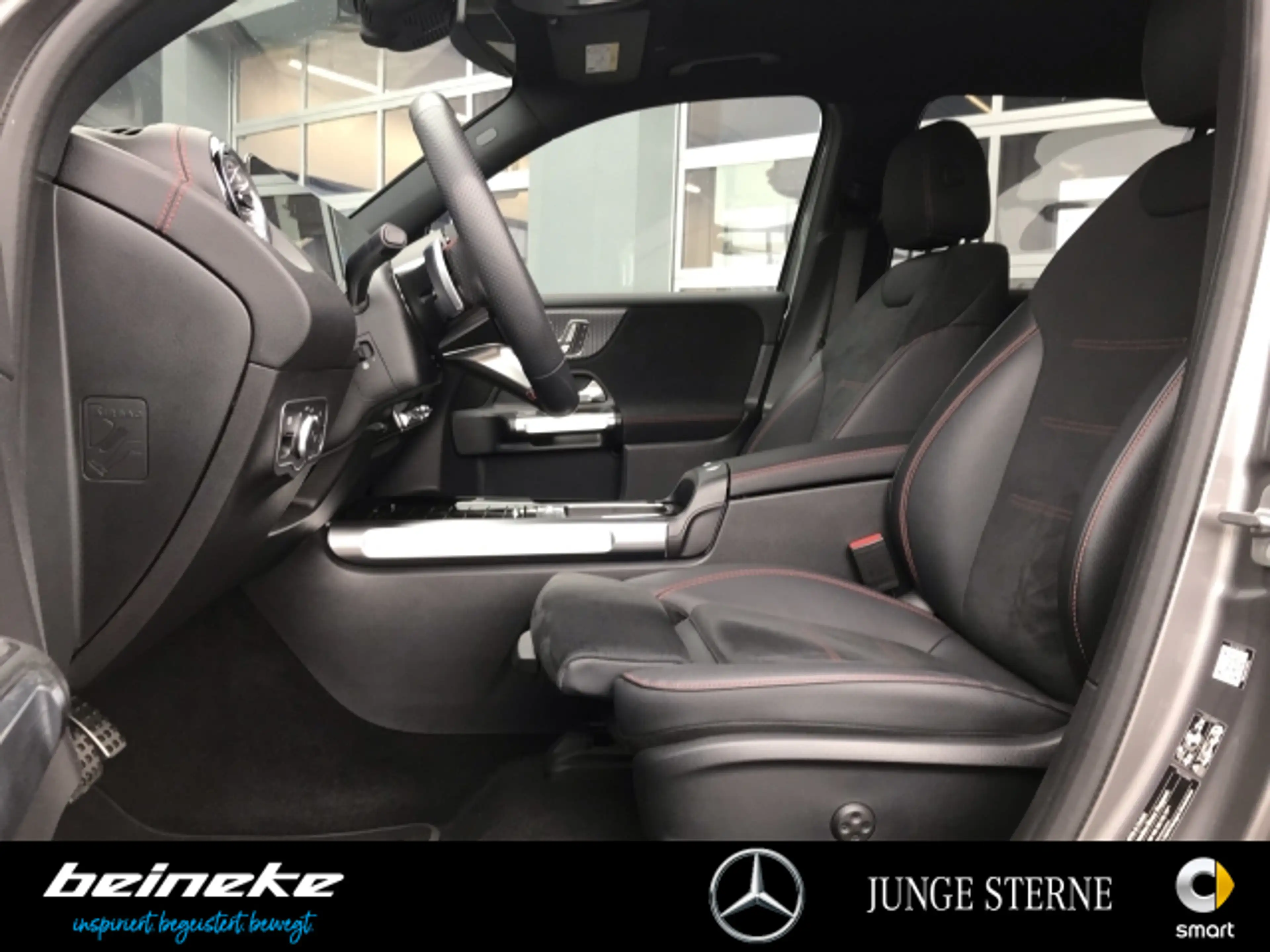 Mercedes-Benz EQB 350 EQB 350 4MATIC AMG plus Pano Night 360° Memory — photo 10