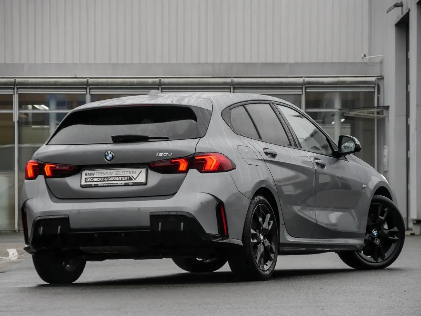 BMW 120 d M SPORT+H/K+HuD+DA+DA PLUS+360° Grau - 2