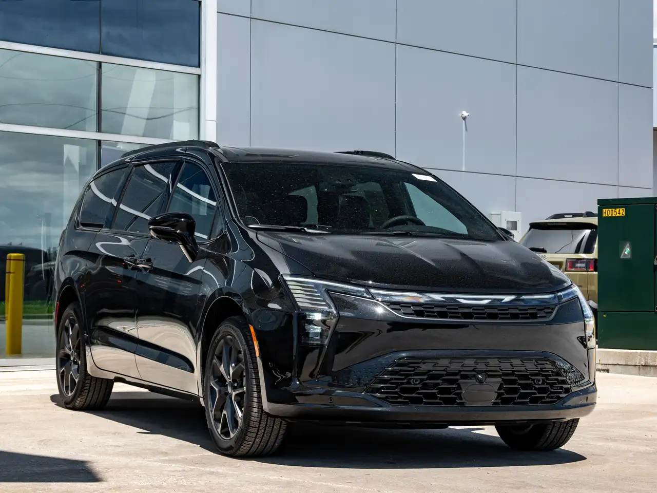 Chrysler Pacifica photo Chrysler Pacifica