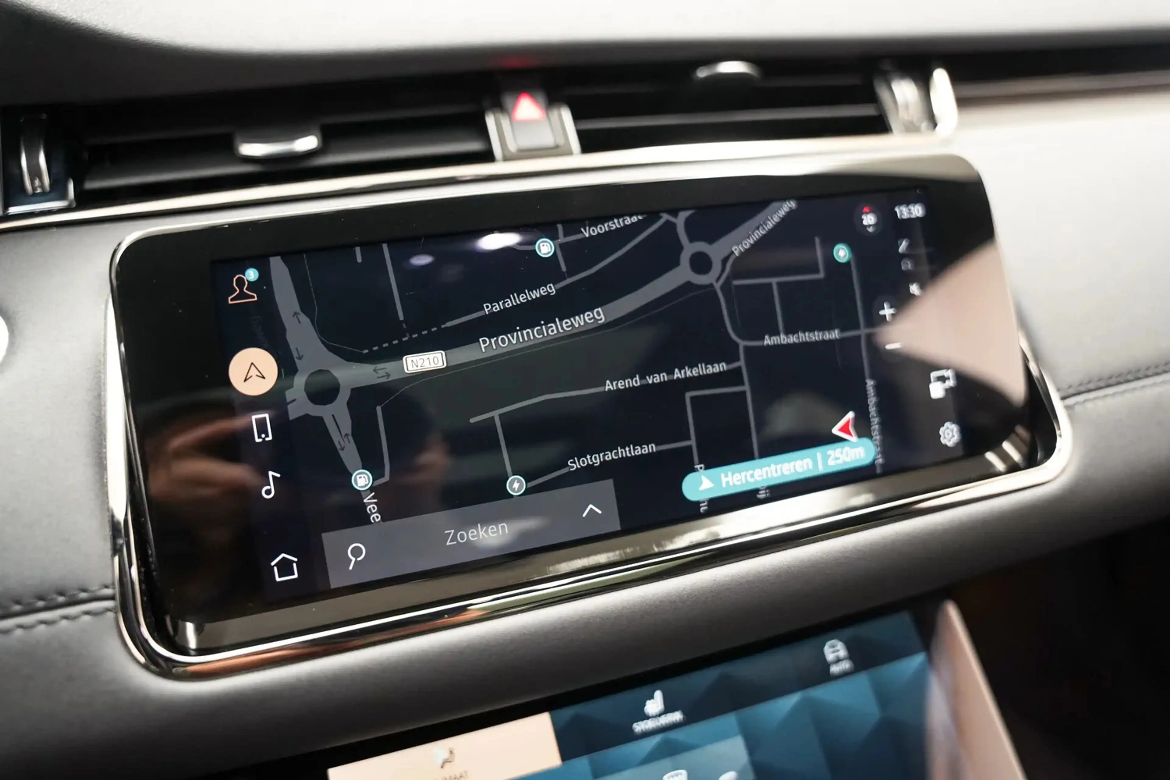 Land Rover Range Rover Evoque 1.5 P300e AWD R-Dynamic SE Aut. [ Panoramadak 360° — photo 9