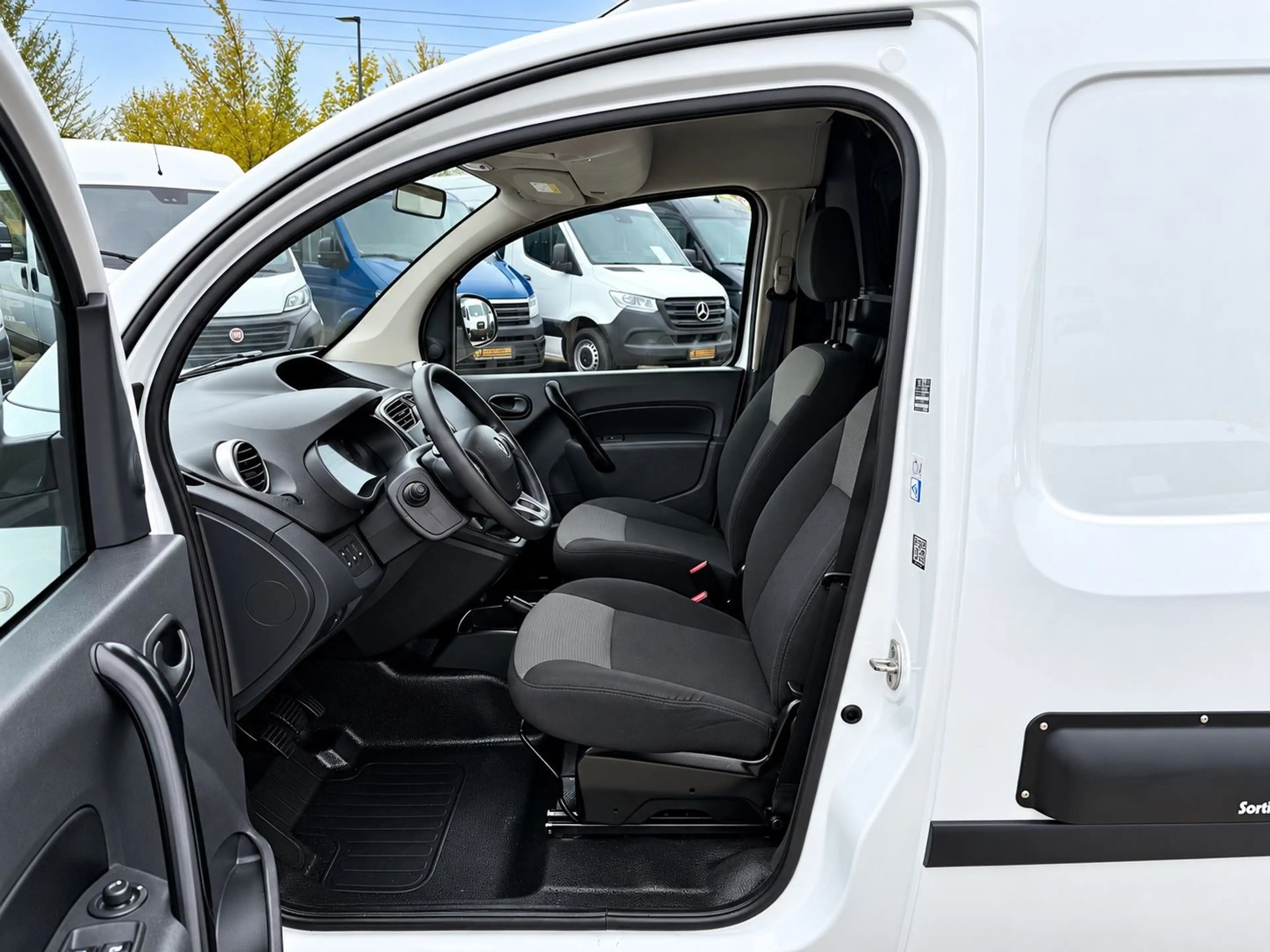 Renault Kangoo Rapid Extra KLIMA TEMP SORTIMO AHK 1HAND — photo 8