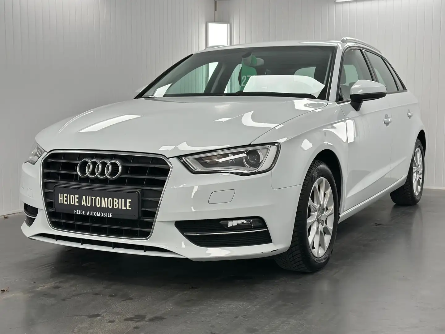 Audi A3 Sportback attraction 1. Hand Xenon SHZ Selten Blanc - 1