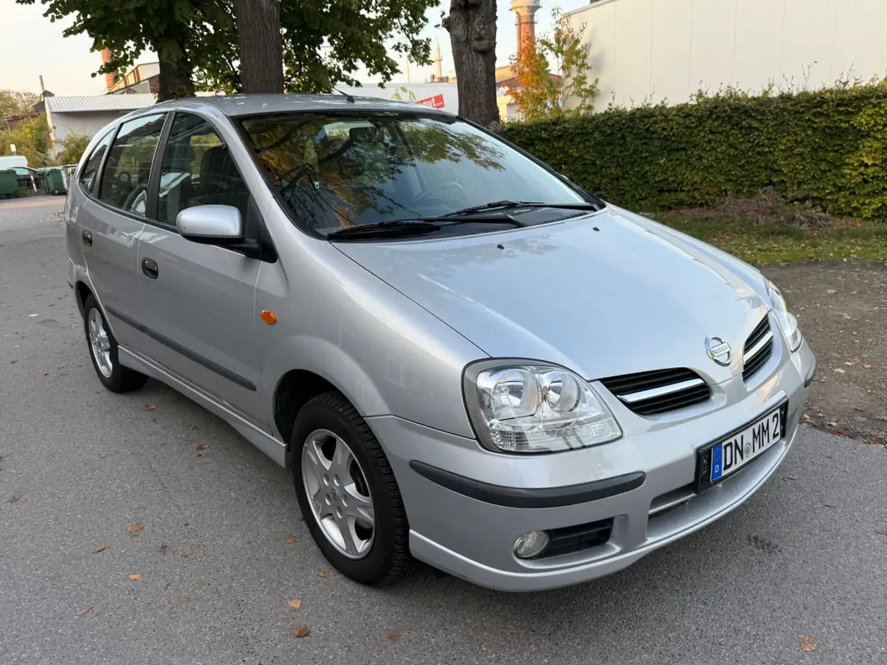 Nissan Almera Tino