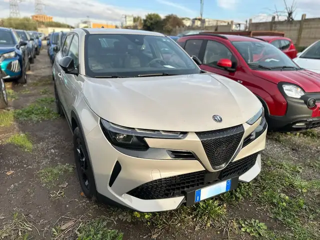 Alfa Romeo Junior 1.2 Hybrid ibrida