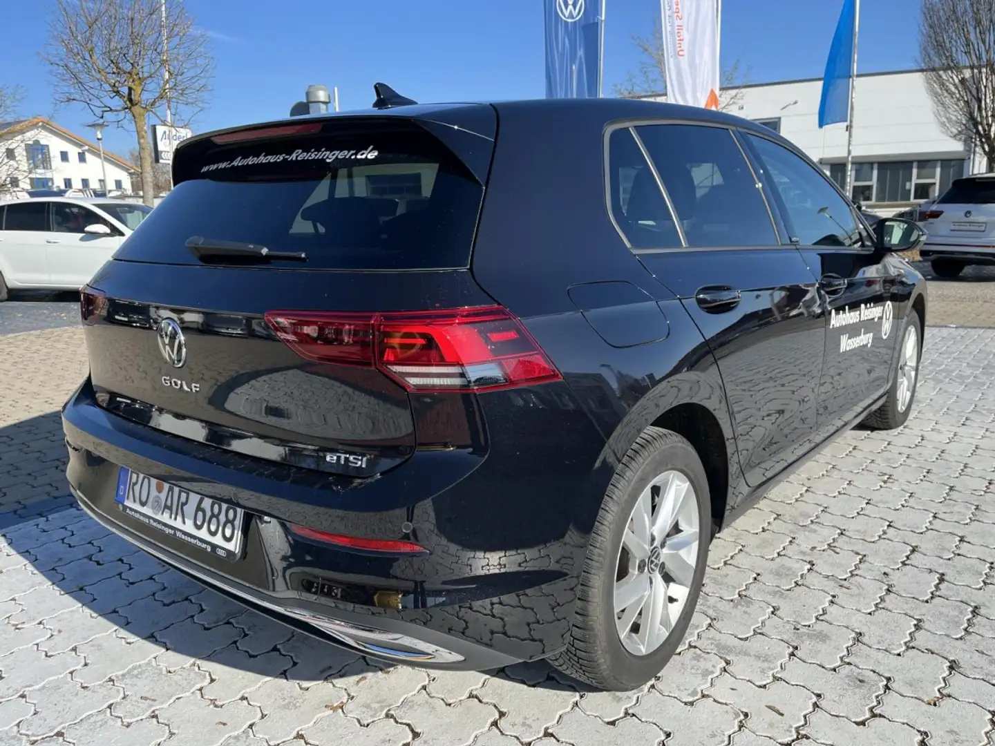 Volkswagen Golf VIII 1.0 eTSI Active DSG (NAVI,APP,LED,ACC,RearVie Schwarz - 2