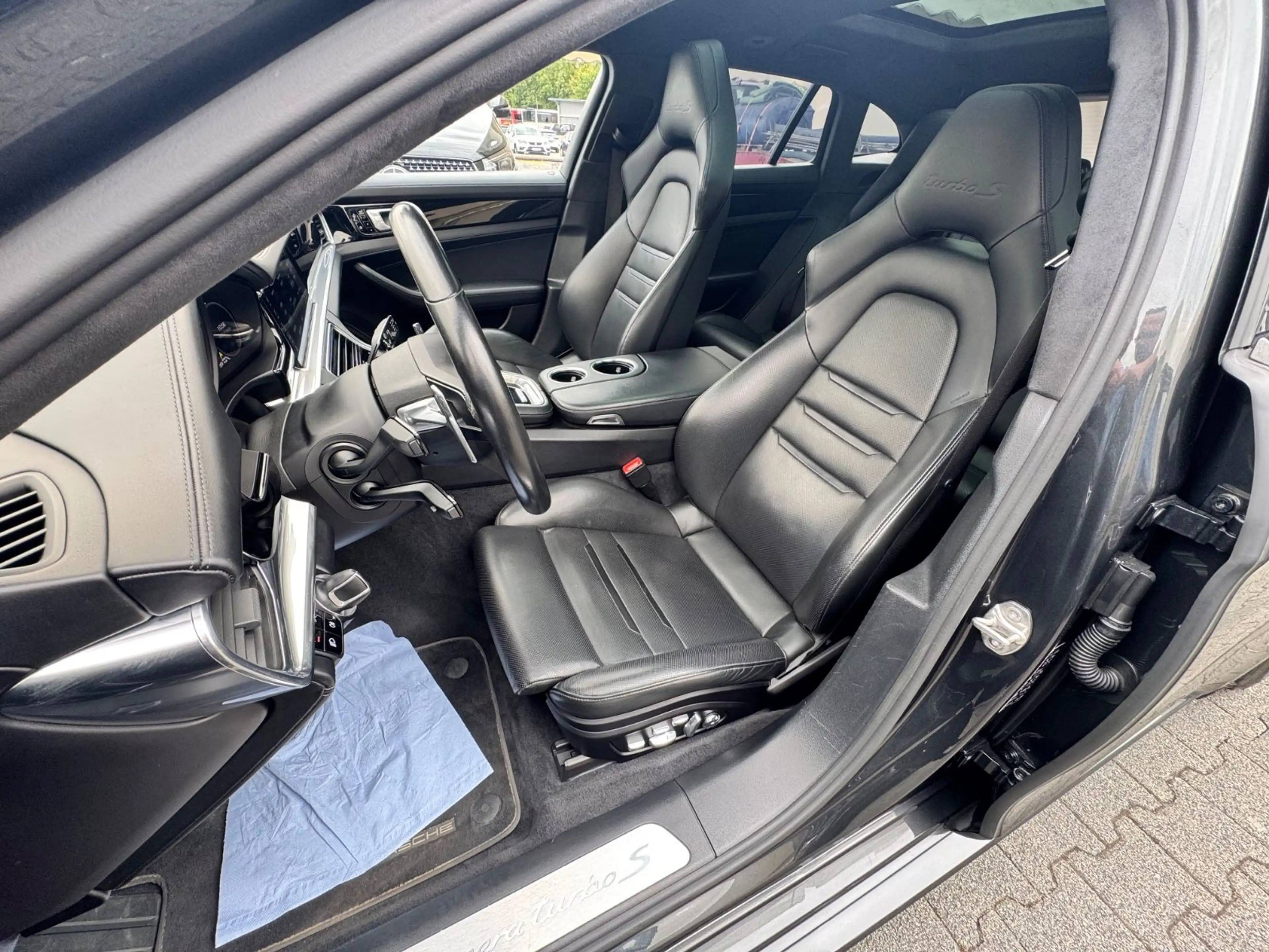 Porsche Panamera Sport Turismo Turbo S E-Hybrid — photo 10