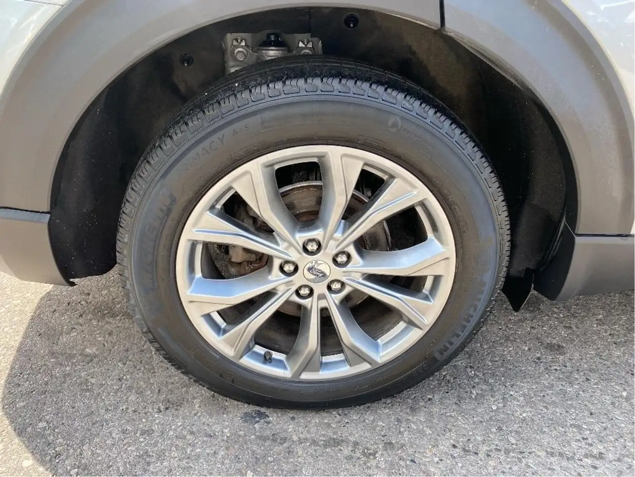 Ford Explorer снимка Ford Explorer