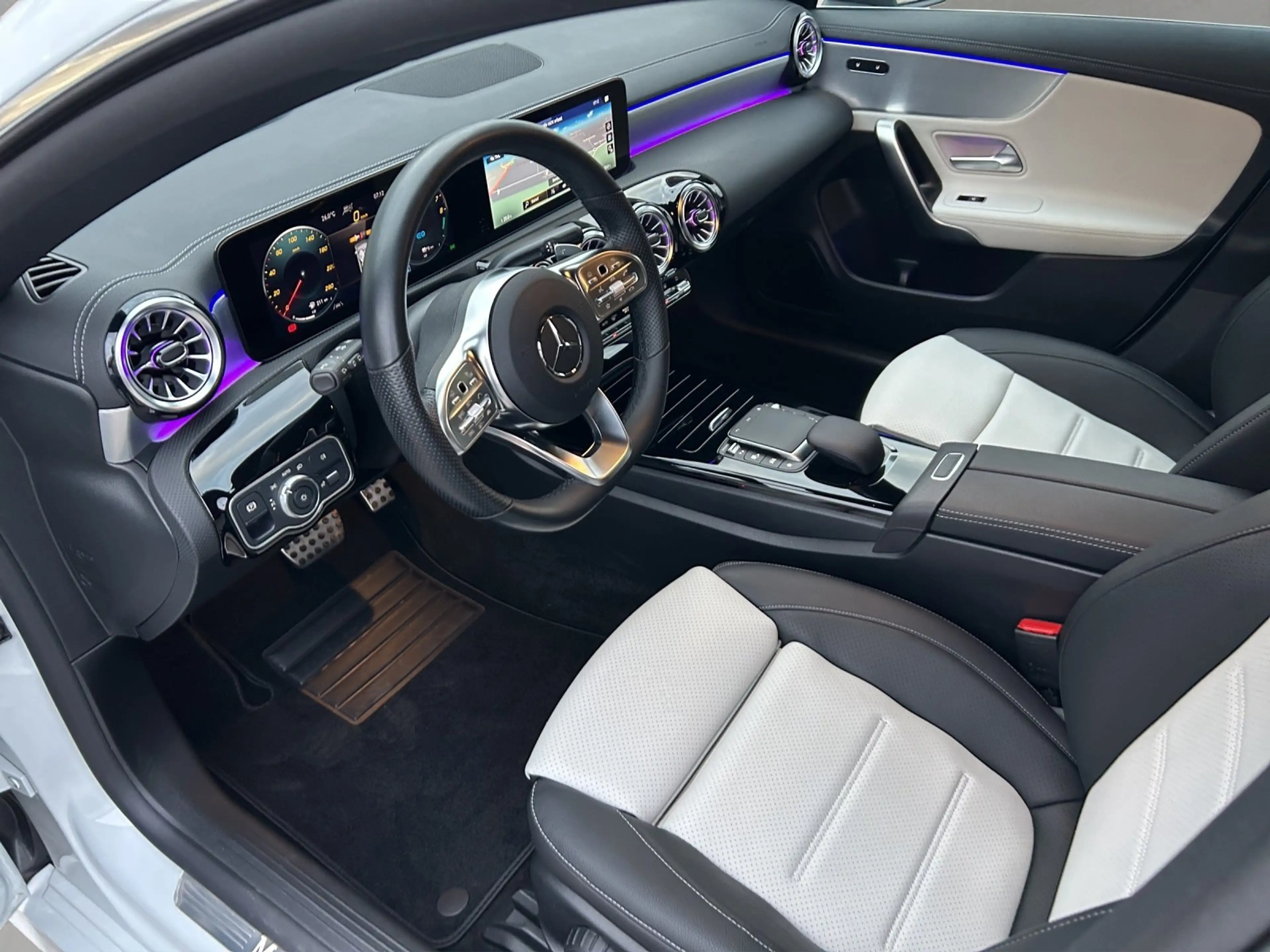 Mercedes-Benz CLA 250 CLA250e SB AMG Sitzklim DISTR Busin AHK HUD MLED — photo 7