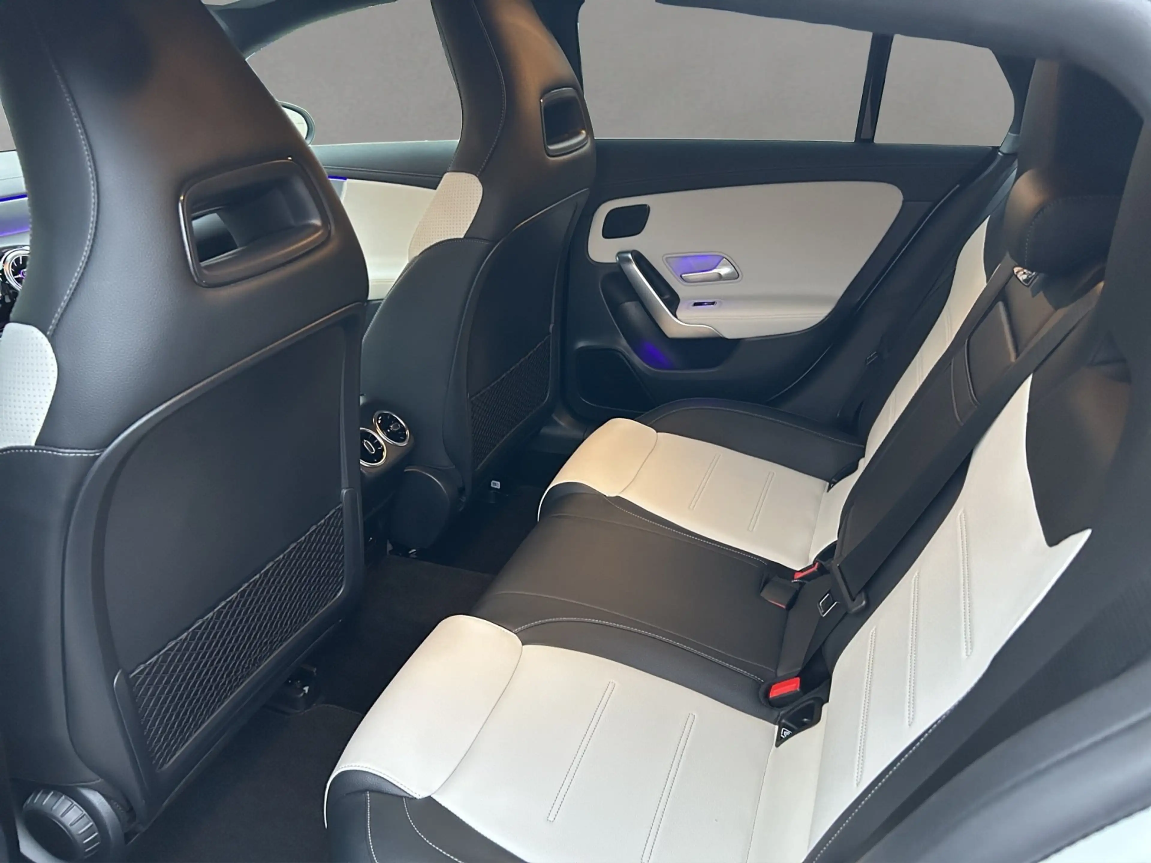 Mercedes-Benz CLA 250 CLA250e SB AMG Sitzklim DISTR Busin AHK HUD MLED — photo 8