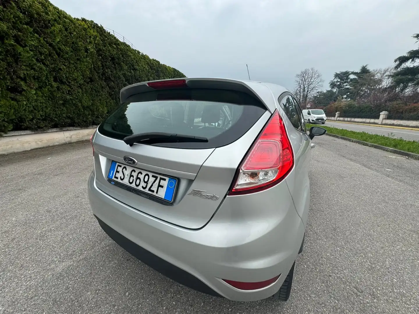 Ford Fiesta 3p 1.4 16v + Gpl c/esp E5 Grijs - 2